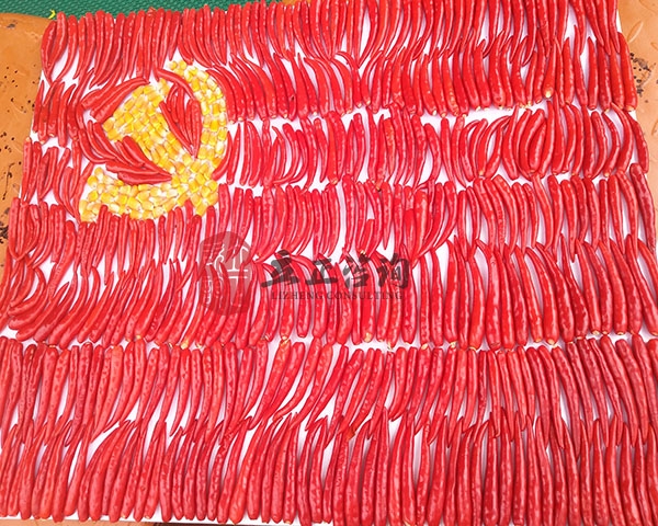 培訓(xùn)快訊培訓(xùn)時(shí)間：6月29日培訓(xùn)地點(diǎn):隆鑫山莊培訓(xùn)單位:中鐵某局培訓(xùn)課程:七一主題黨建活動(dòng)培訓(xùn)人數(shù)：21人培訓(xùn)老師：馬海濤、李文泮培訓(xùn)后勤:馬麗、周明業(yè)務(wù)人員：齊亞