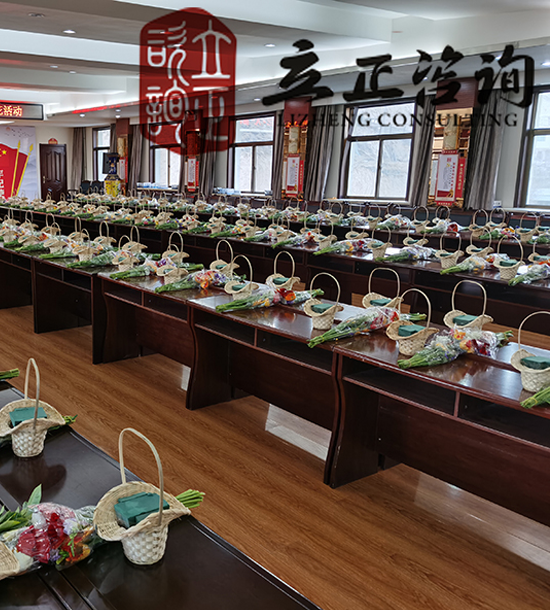 培訓(xùn)快訊培訓(xùn)時間：3月8日培訓(xùn)地點(diǎn):會議室培訓(xùn)單位：甘肅建投某公司培訓(xùn)課程:三·八插花活動